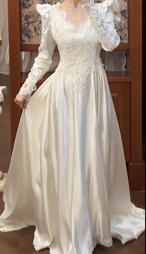 Chic A-Line Long Wedding Dress Satin V-Neck White Bridal Gowns Lace Long Sleeves Bridal Dress