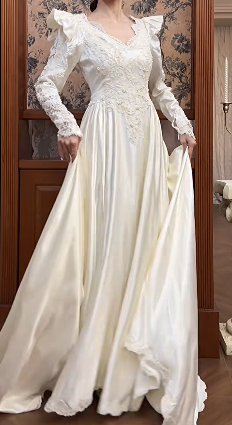 Chic A-Line Long Wedding Dress Satin V-Neck White Bridal Gowns Lace Long Sleeves Bridal Dress