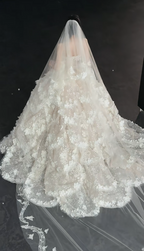 Chic A-Line Long Wedding Dress Tulle Strapless White Bridal Gowns Appliques Sleeveless Bridal Dress