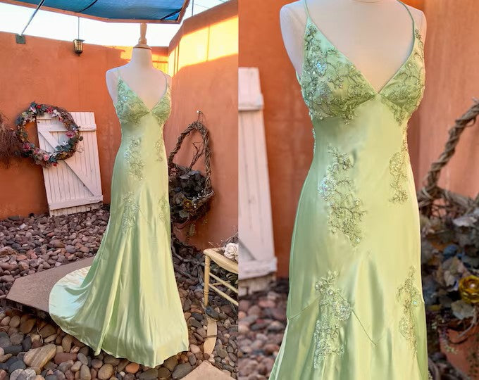 Chic A-Line Classy Evening Dress Satin Spaghetti Straps Green Vintage Backless Long Classy Prom Dress
