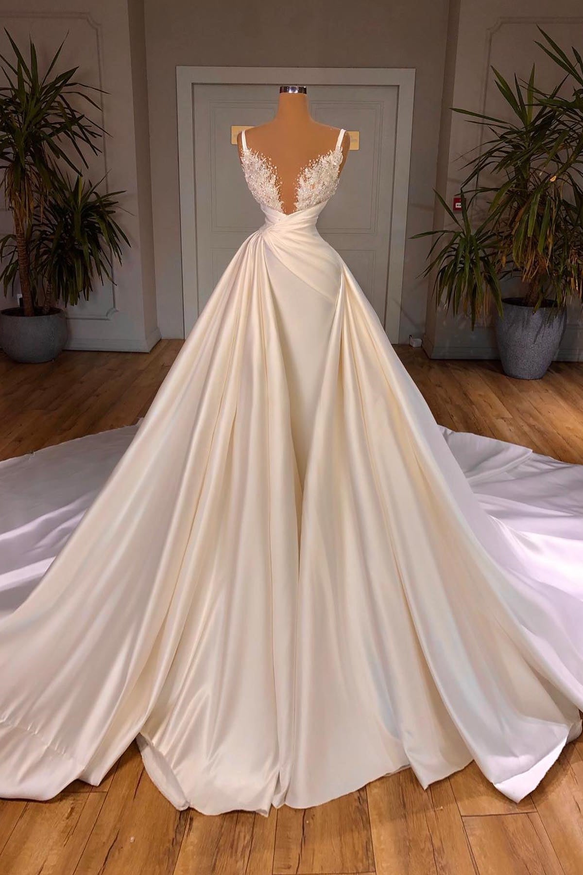 Chic A-Line Sleeveless Spaghetti Strap Cathedral V-Neck Long Wedding Dress Main image