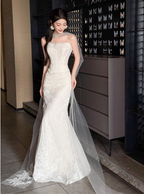 Chic Mermaid Long Wedding Dress Lace Strapless White Bridal Gowns Appliques Sleeveless Bridal Dress