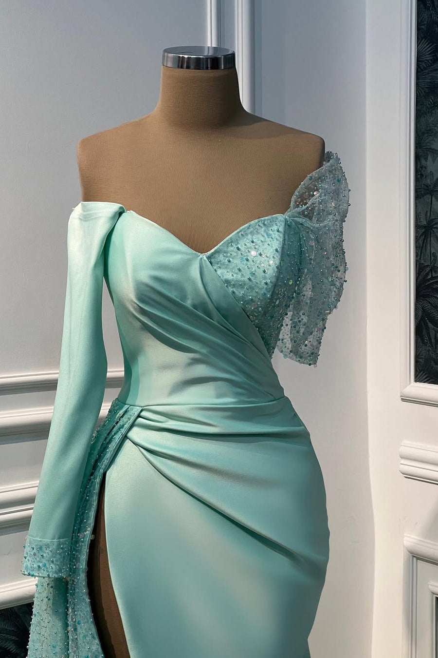 Chic Tiffany V-Neck Off-The-Shoulder Satin Sequins Prom Dresses Mermaid With High Split Secondary image