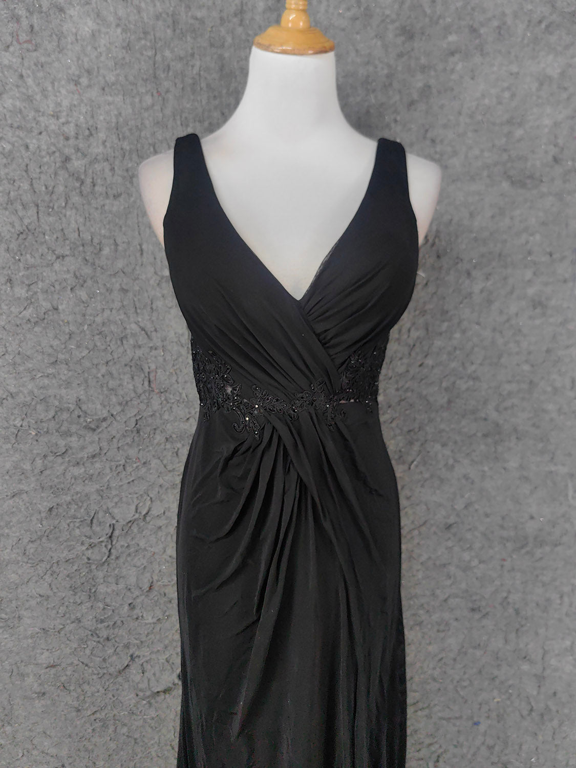 Classic Black V-Neck Sleeveless Open Back Lace Chiffon Long Classy Prom Dress Secondary image
