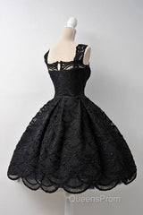 Classic Square Knee-Length Sleeveless Black Lace Homecoming Dress