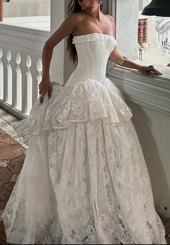 Classic White Lace Strapless Wedding Dress Sleeveless Bridal Gown Main image