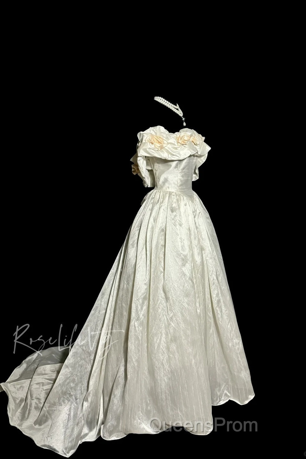 Classy Ball Gown Off The Shoulder Lace Ivory Long Wedding Dress Bridal Dress Secondary image