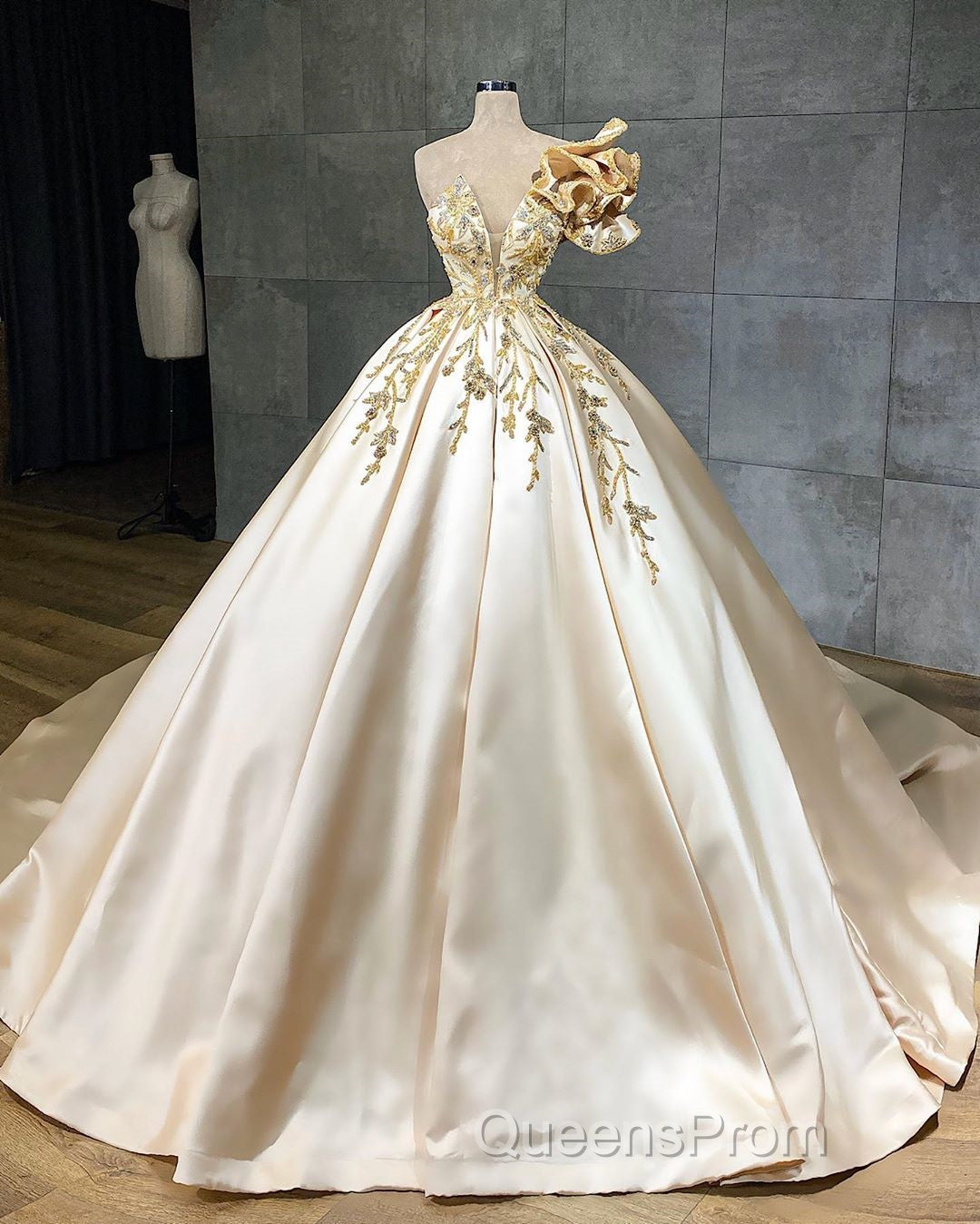 Classy Long A-Line Sweetheart Crystal Satin Ruffles Wedding Dress Secondary image