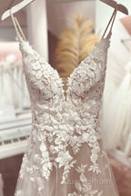 Classy V-Neck Spaghetti-Straps Sleeveless Long Lace Wedding Dress Online