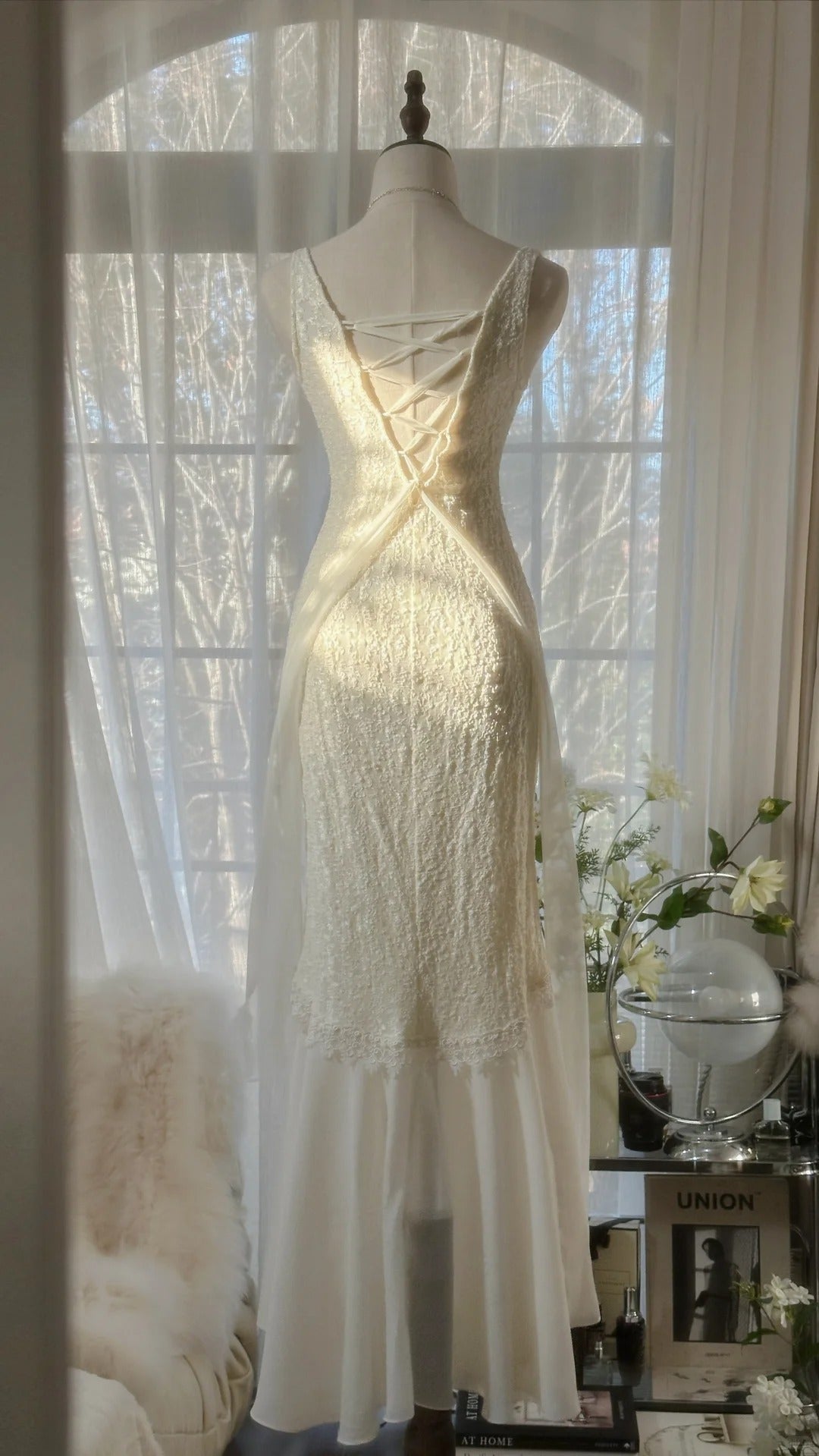 Clean And Elegant White V-Neck Lace Beaded Mermaid Long Classy Prom Dress Secondary image