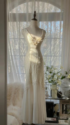 Clean And Elegant White V-Neck Lace Beaded Mermaid Long Classy Prom Dress
