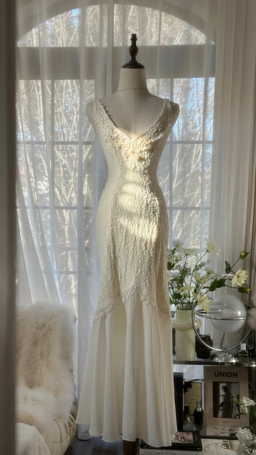 Clean And Elegant White V-Neck Lace Beaded Mermaid Long Classy Prom Dress