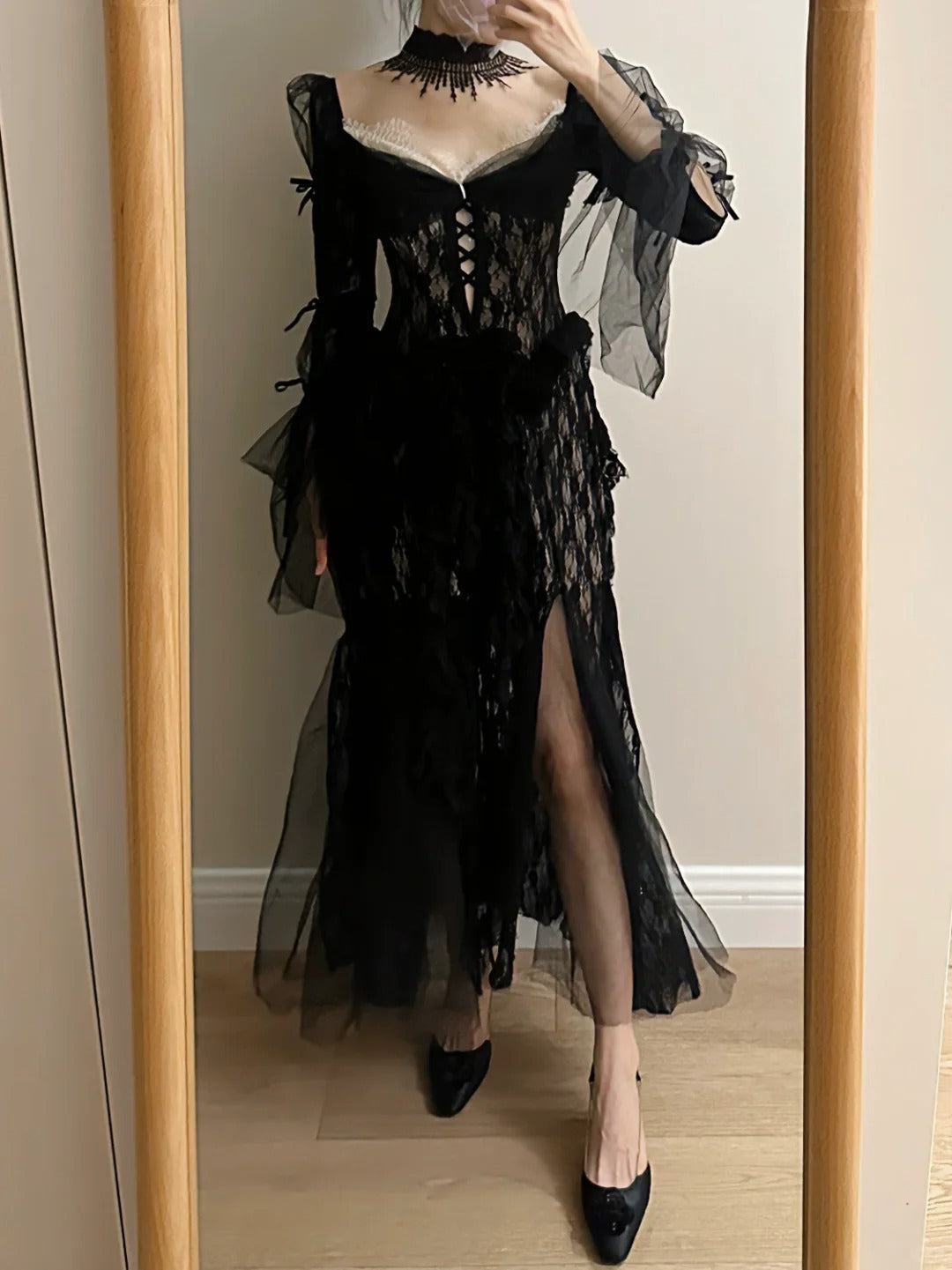Dark Vintage Black Long Sleeve High-Slit Lace Tulle Classy Prom Dress