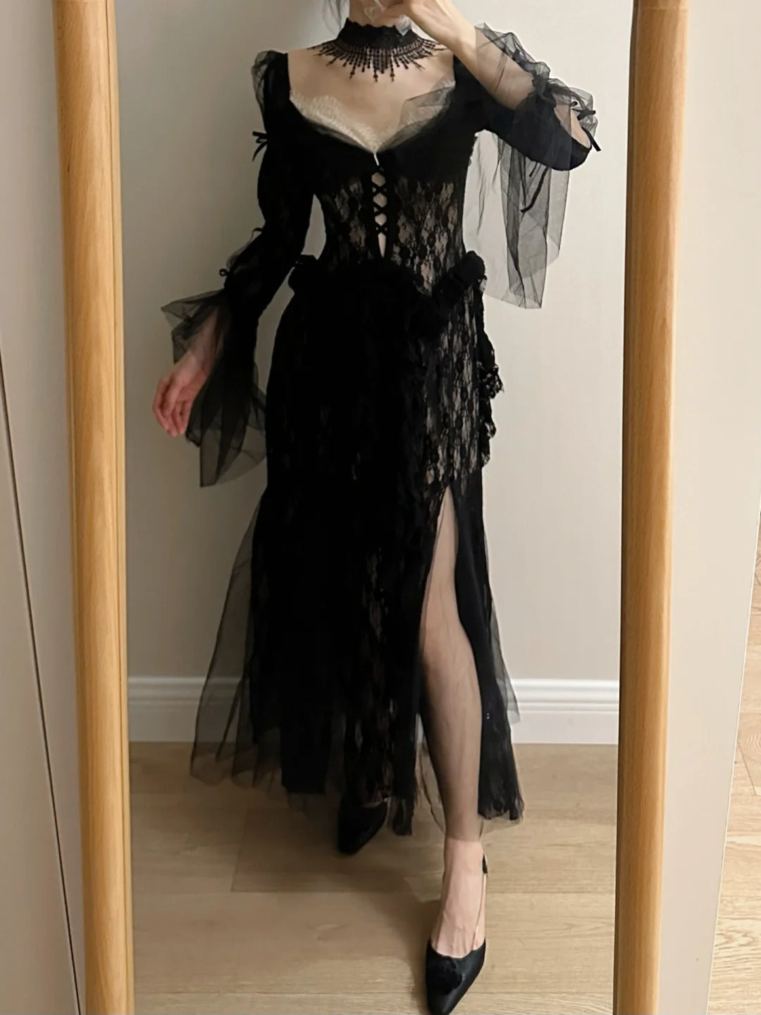 Dark Vintage Black Long Sleeve High-Slit Lace Tulle Classy Prom Dress