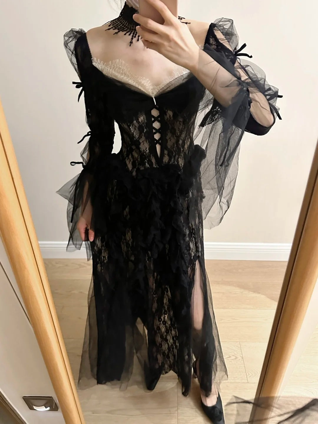 Dark Vintage Black Long Sleeve High-Slit Lace Tulle Classy Prom Dress Main image