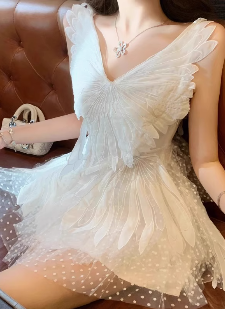 Design White Feather Splicing Polka Dot Princess Puffy Birthday Dress Homecoming Dress Main image
