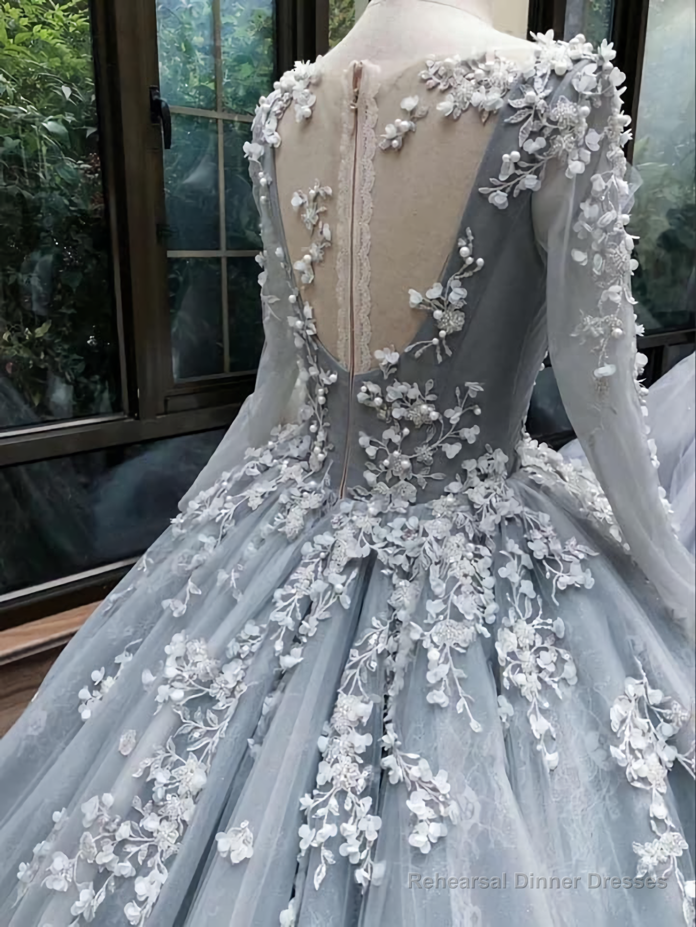 Romantic Light Grey Long Sleeves Floral Lace Applique Ball Gown Evening Dress Secondary image