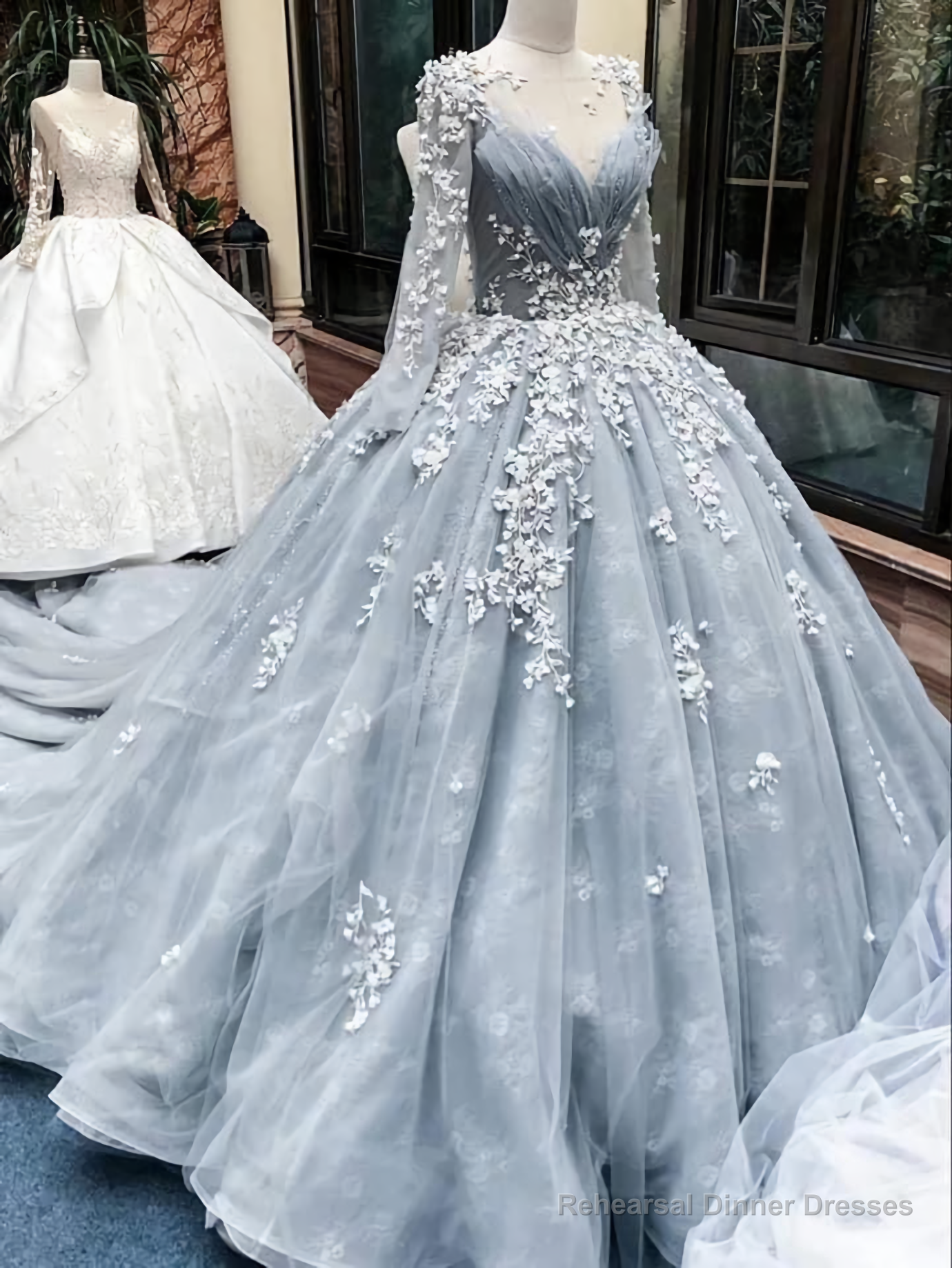 Romantic Light Grey Long Sleeves Floral Lace Applique Ball Gown Evening Dress Main image