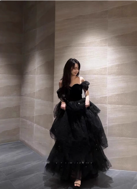 Elegant Black A-Line Off-The-Shoulder Shimmer Tiered Tulle Long Classy Prom Dress