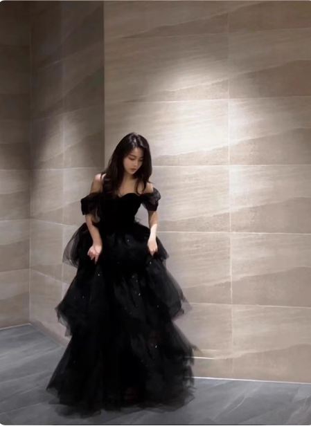 Elegant Black A-Line Off-The-Shoulder Shimmer Tiered Tulle Long Classy Prom Dress