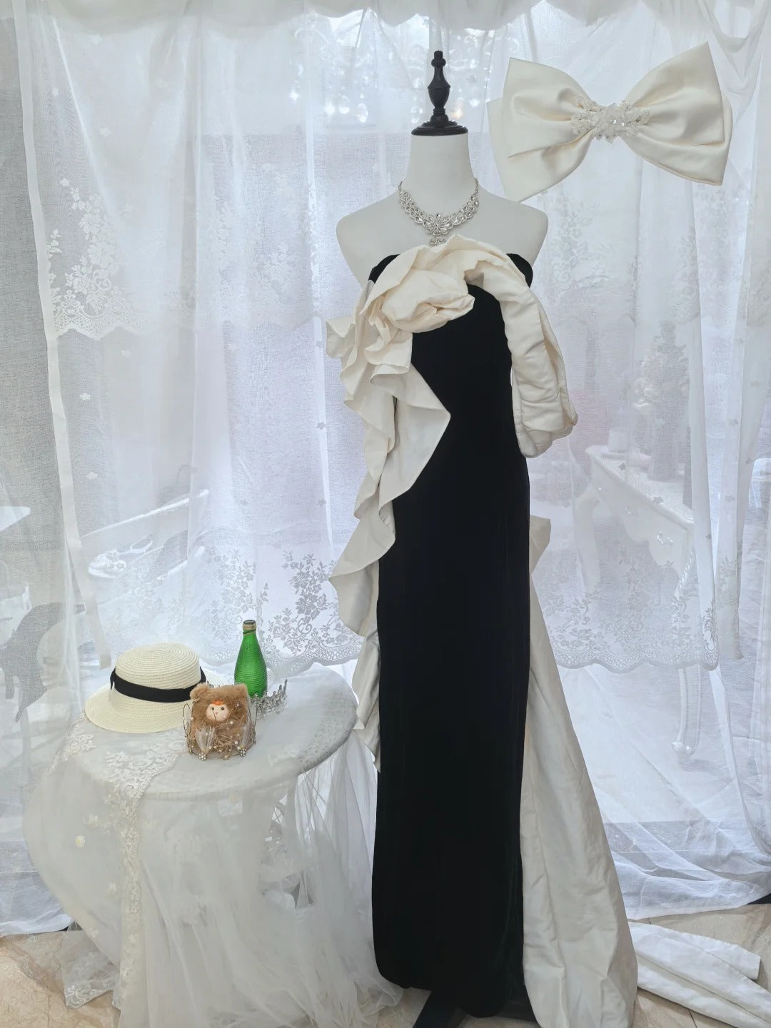 Elegant Black And White Color-Blocked Mermaid Strapless Velvet Satin Long Classy Prom Dress
