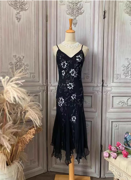 Elegant Black Mermaid Spaghetti Strap V-Neck Beaded Chiffon Long Classy Prom Dress