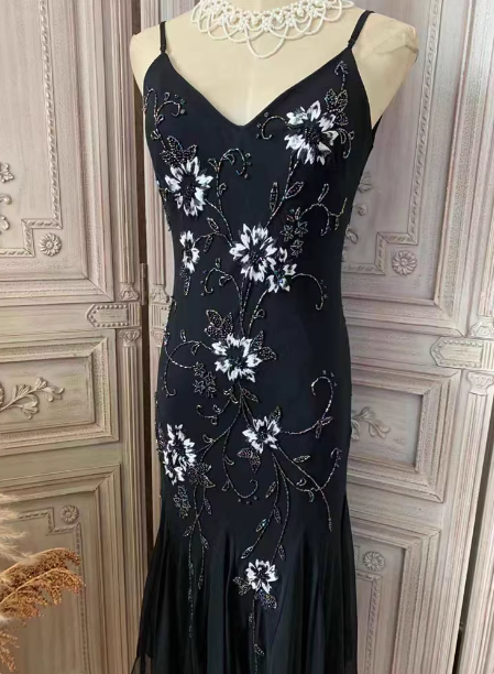 Elegant Black Mermaid Spaghetti Strap V-Neck Beaded Chiffon Long Classy Prom Dress
