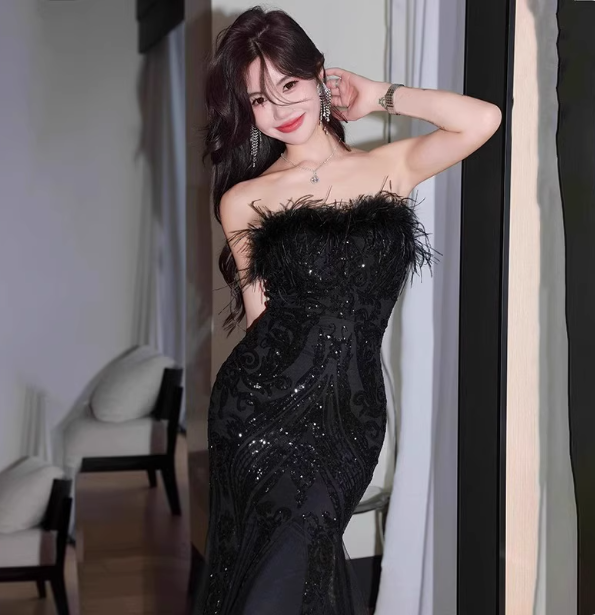 Elegant Black Mermaid Strapless Feather Sequined Tulle Classy Prom Dress