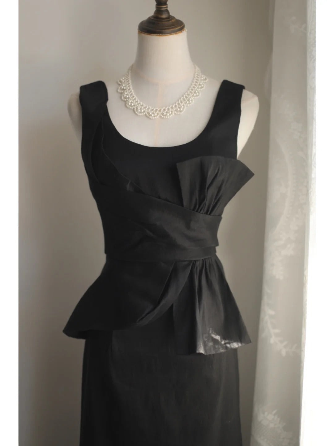 Elegant Black Pleated U-Neck Mermaid Satin Long Classy Prom Dress Secondary image