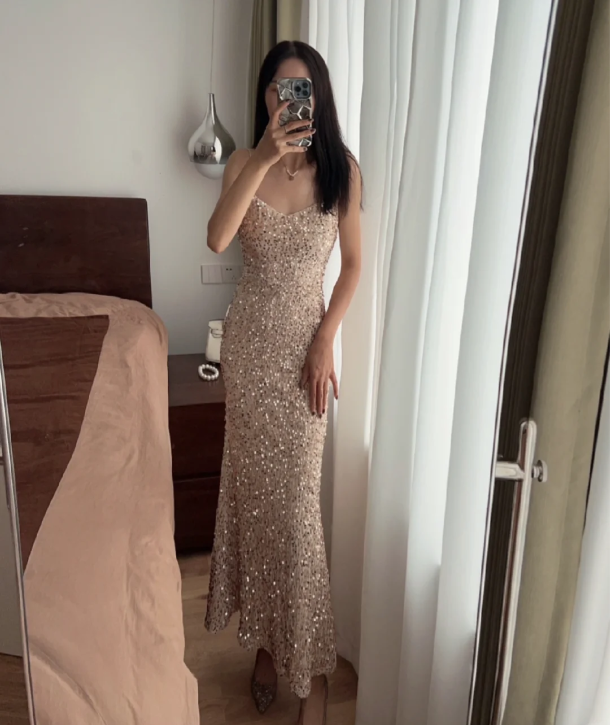 Elegant Champagne Gold Mermaid Halter V-Neck Sequined Long Classy Prom Dress