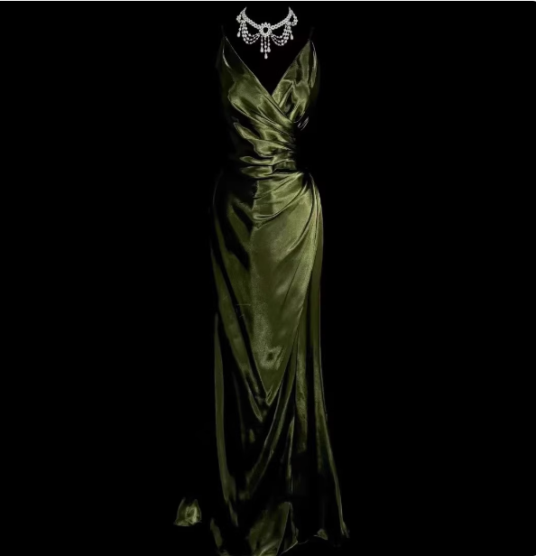 Elegant Dark Green Spaghetti Strap V-Neck Ruched Satin Long Classy Prom Dress