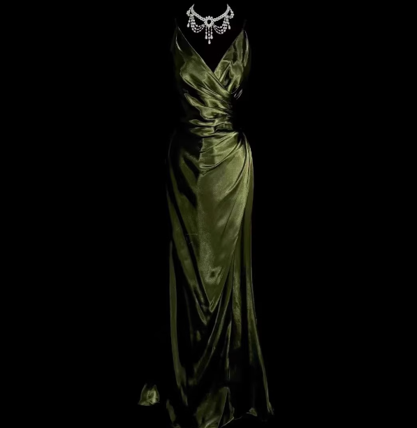 Elegant Dark Green Spaghetti Strap V-Neck Ruched Satin Long Classy Prom Dress Main image