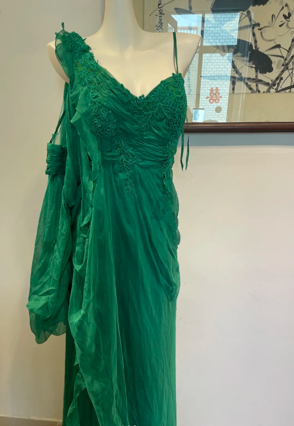 Elegant Green Deep V-Neck Chiffon Long Classy Prom Dress