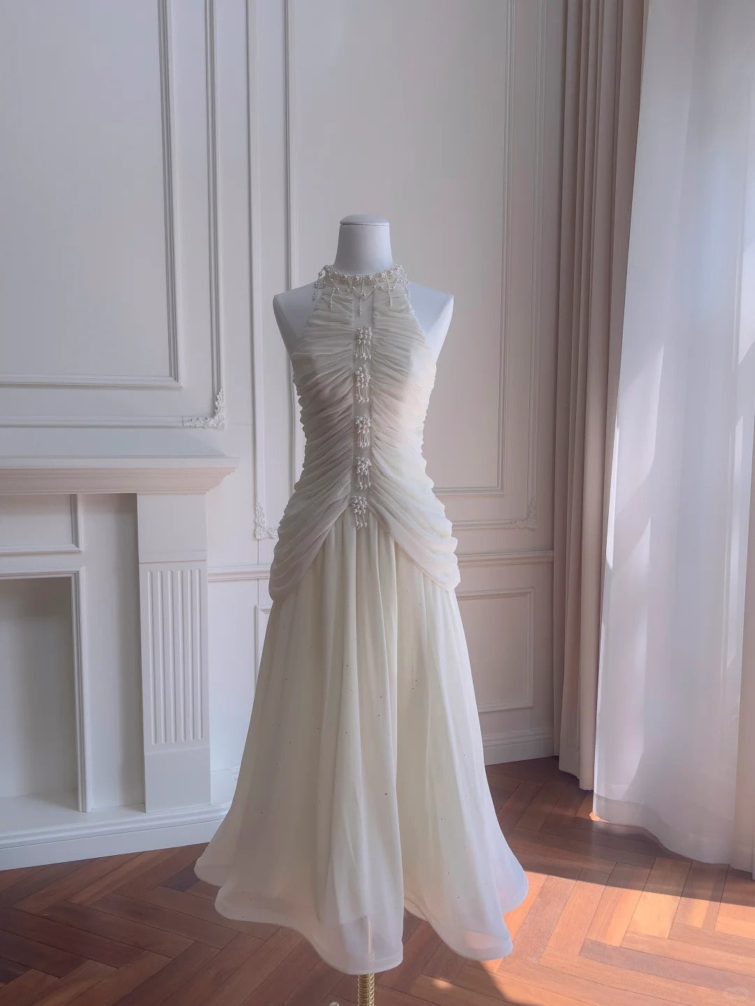 Elegant Ivory A-Line Halter Nack Pearl Pleated Chiffon Classy Prom Dress Secondary image