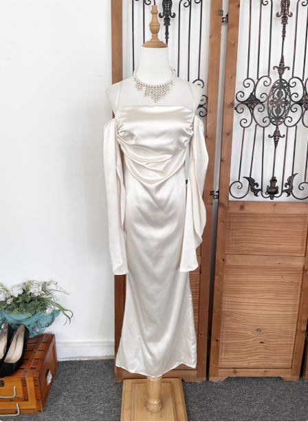 Elegant Ivory Halter Off-The-Shoulder Slim-Fit Satin Long Classy Prom Dress Main image