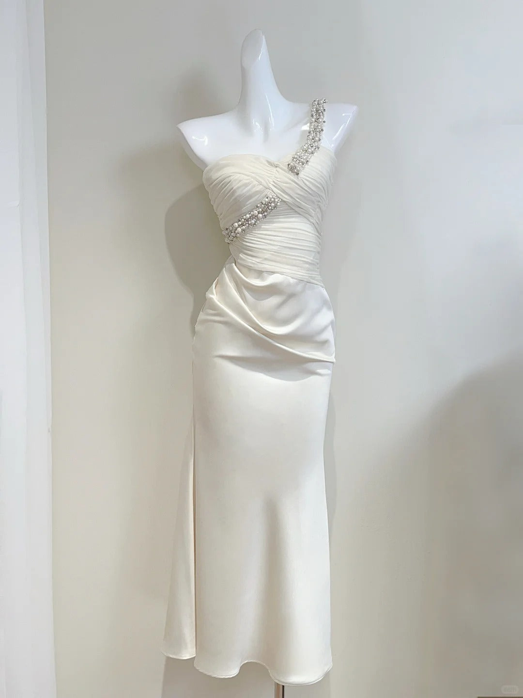 Elegant Ivory Mermaid One-Shoulder Neckline Pearl Rhinestone Satin Long Classy Prom Dress Bridesmaid Dress