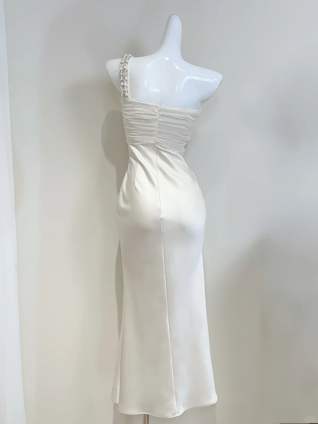 Elegant Ivory Mermaid One-Shoulder Neckline Pearl Rhinestone Satin Long Classy Prom Dress Bridesmaid Dress