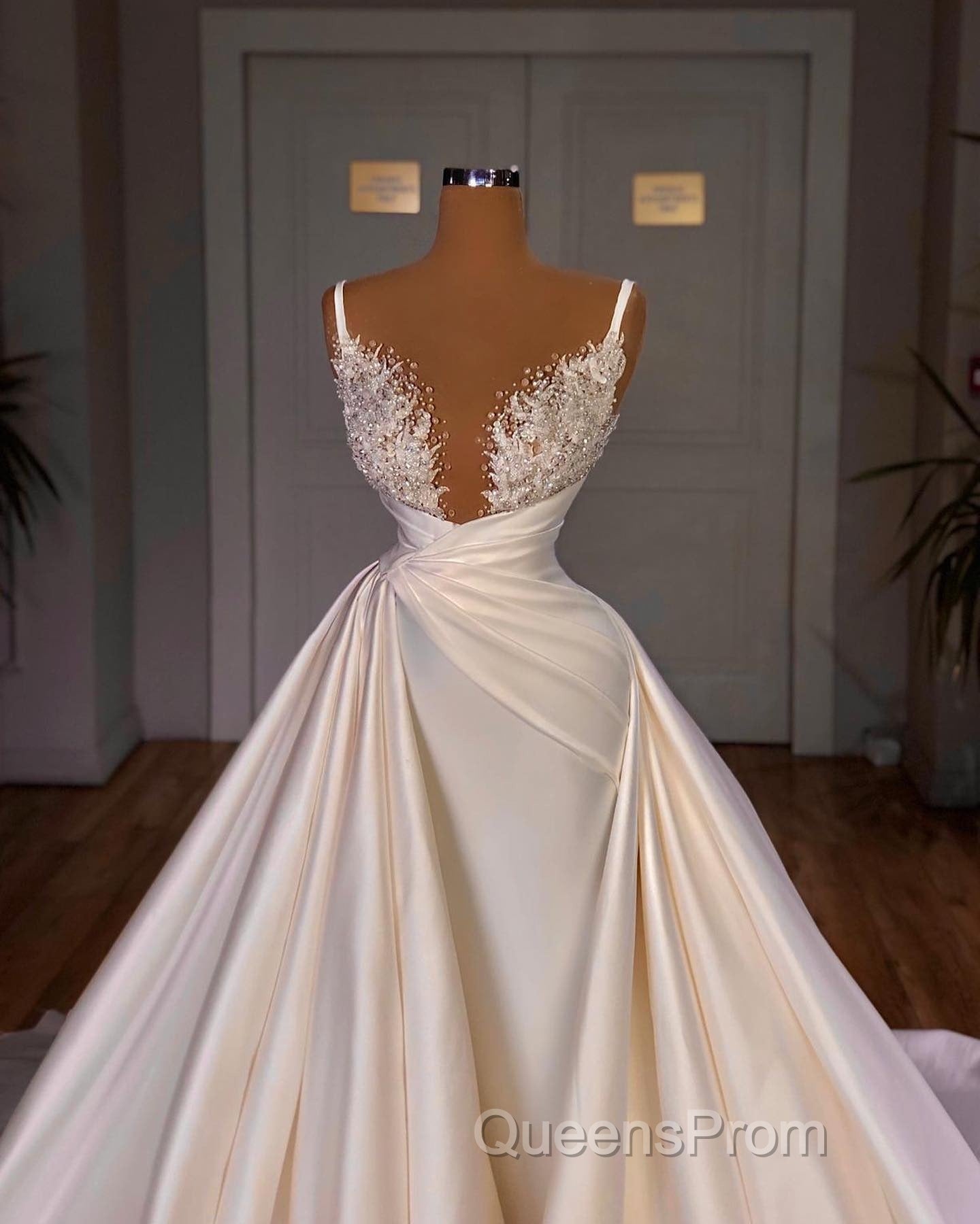 Elegant Long Mermaid V-neck Spaghetti Strap Satin Lace Wedding Dress Secondary image