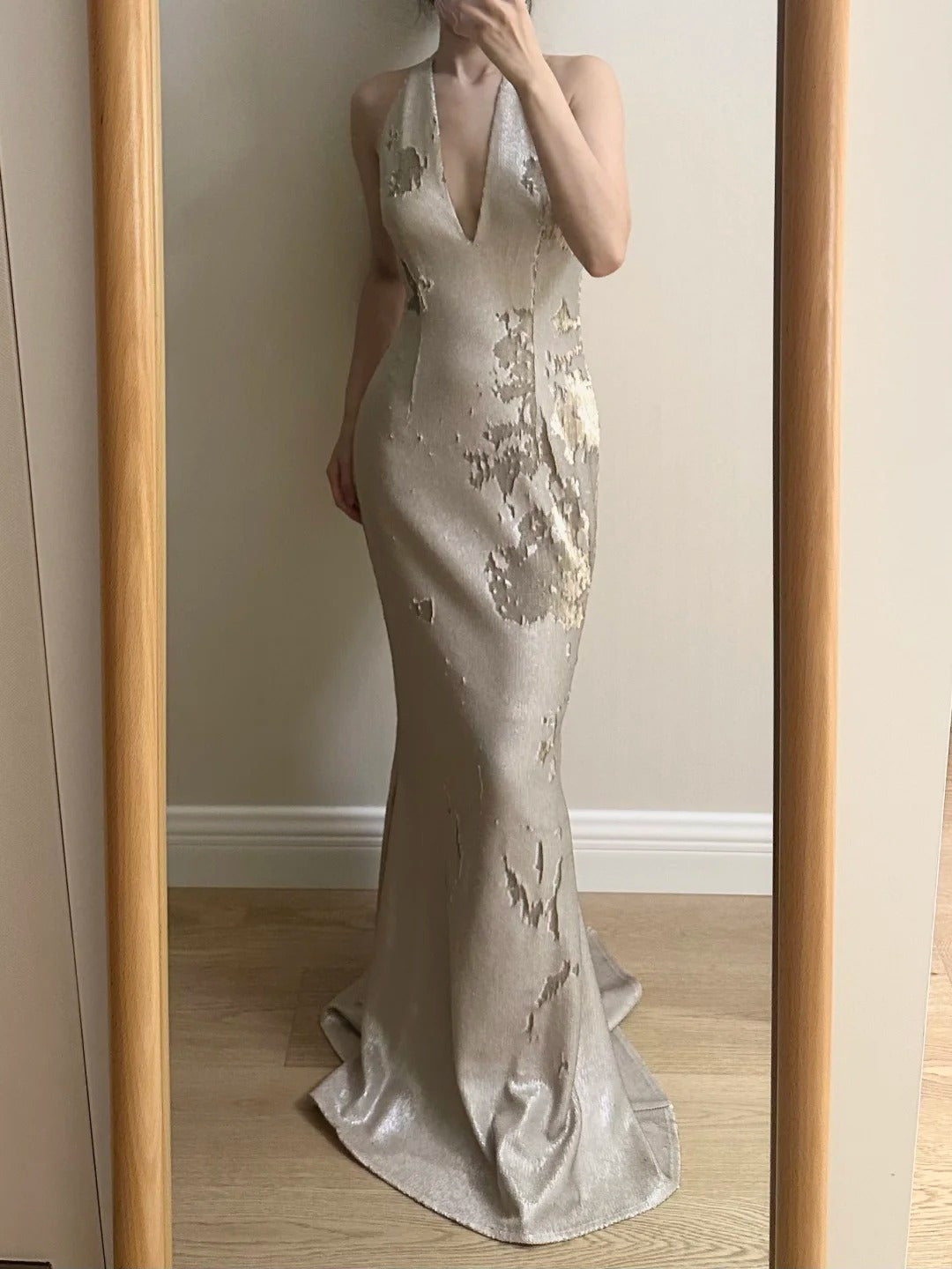 Elegant Mermaid Halter Neck Deep V-Neck Sequined Long Classy Prom Dress