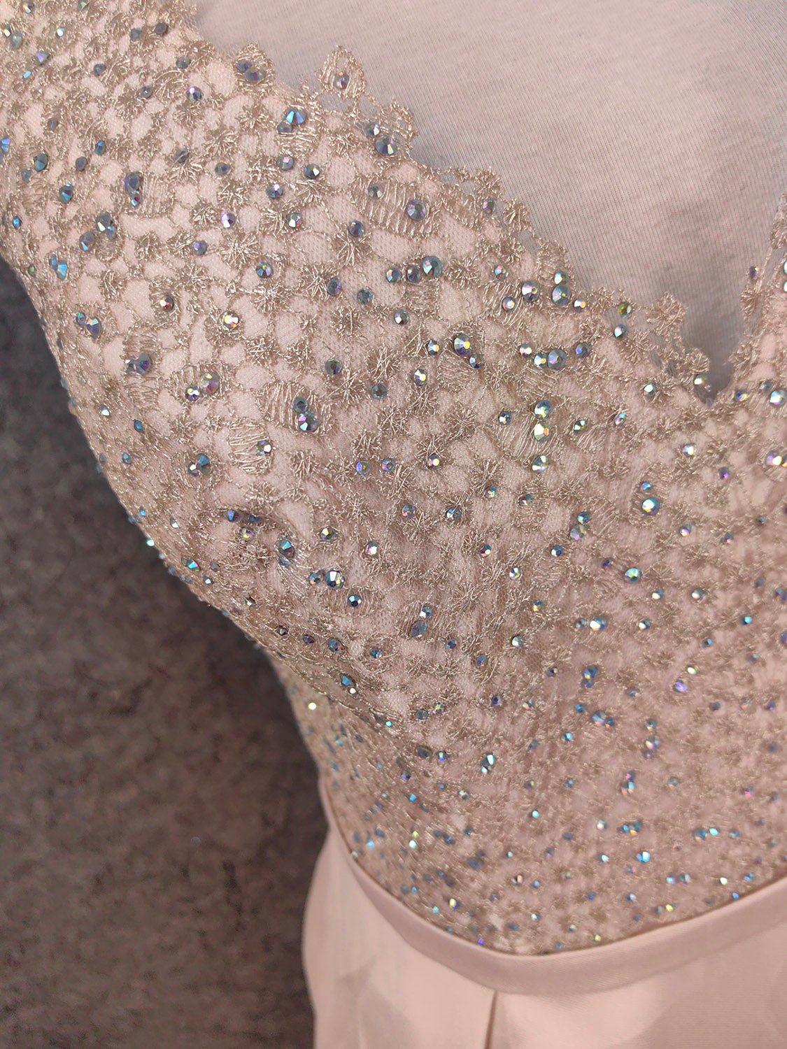 Elegant Pink Halter Neck V-Neck Rhinestone Lace Satin Long Classy Prom Dress