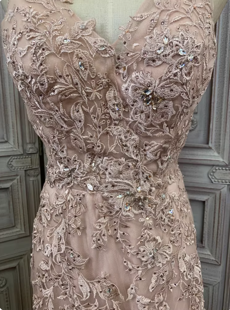 Elegant Pink Mermaid V-Neck Lace Embroidery Tulle Long Classy Prom Dress
