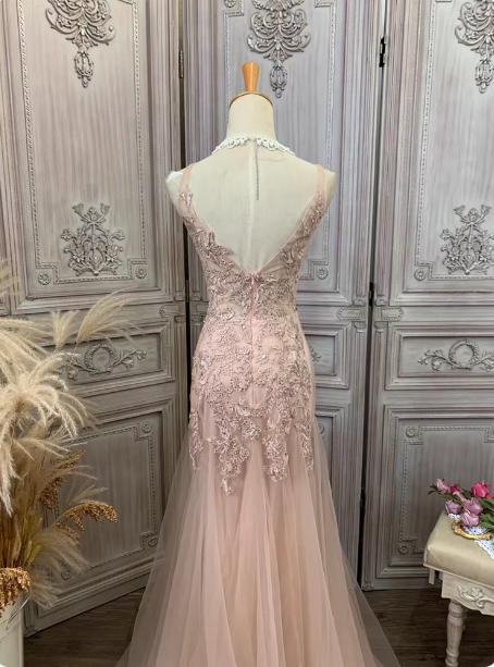 Elegant Pink Mermaid V-Neck Lace Embroidery Tulle Long Classy Prom Dress