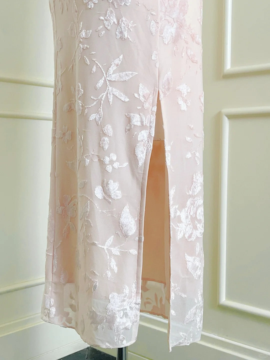Elegant Pink Slim Halter Neck Jacquard Slit Long Classy Prom Dress