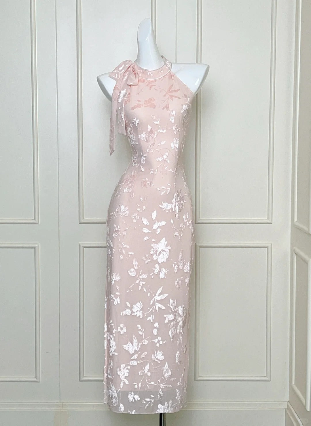 Elegant Pink Slim Halter Neck Jacquard Slit Long Classy Prom Dress