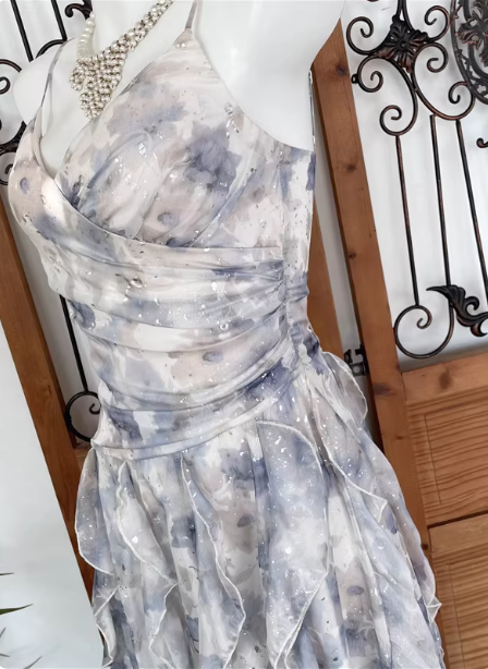 Elegant Printed Spaghetti Strap V-Neck Ruffled Layered Tulle Classy Prom Dress