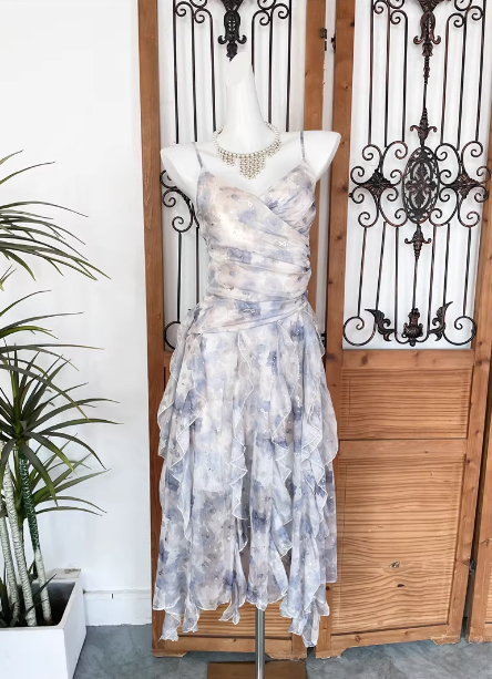 Elegant Printed Spaghetti Strap V-Neck Ruffled Layered Tulle Classy Prom Dress