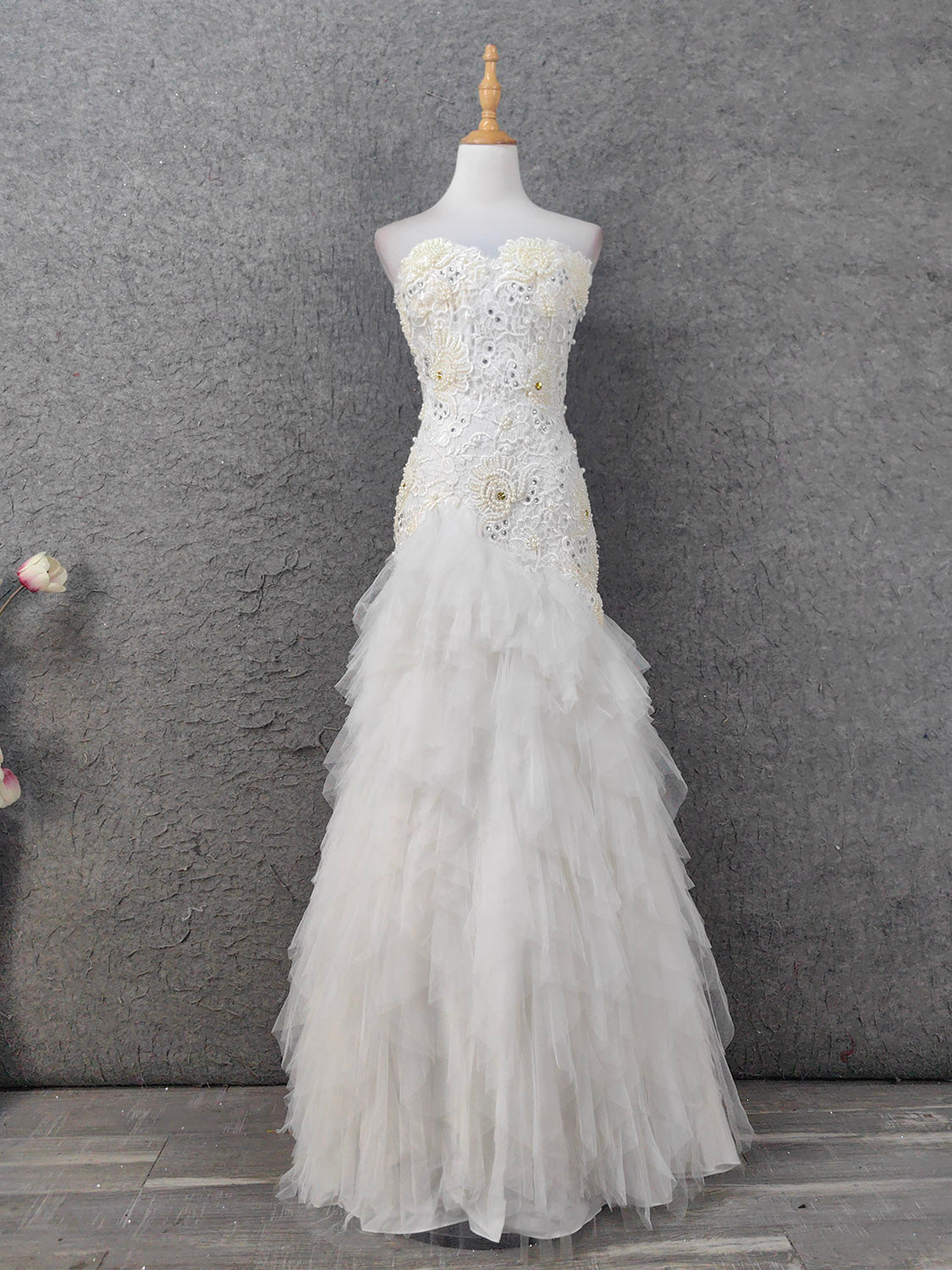 Elegant Pure White Sweetheart Neck Pearl Lace Tulle Long Classy Prom Dress Main image