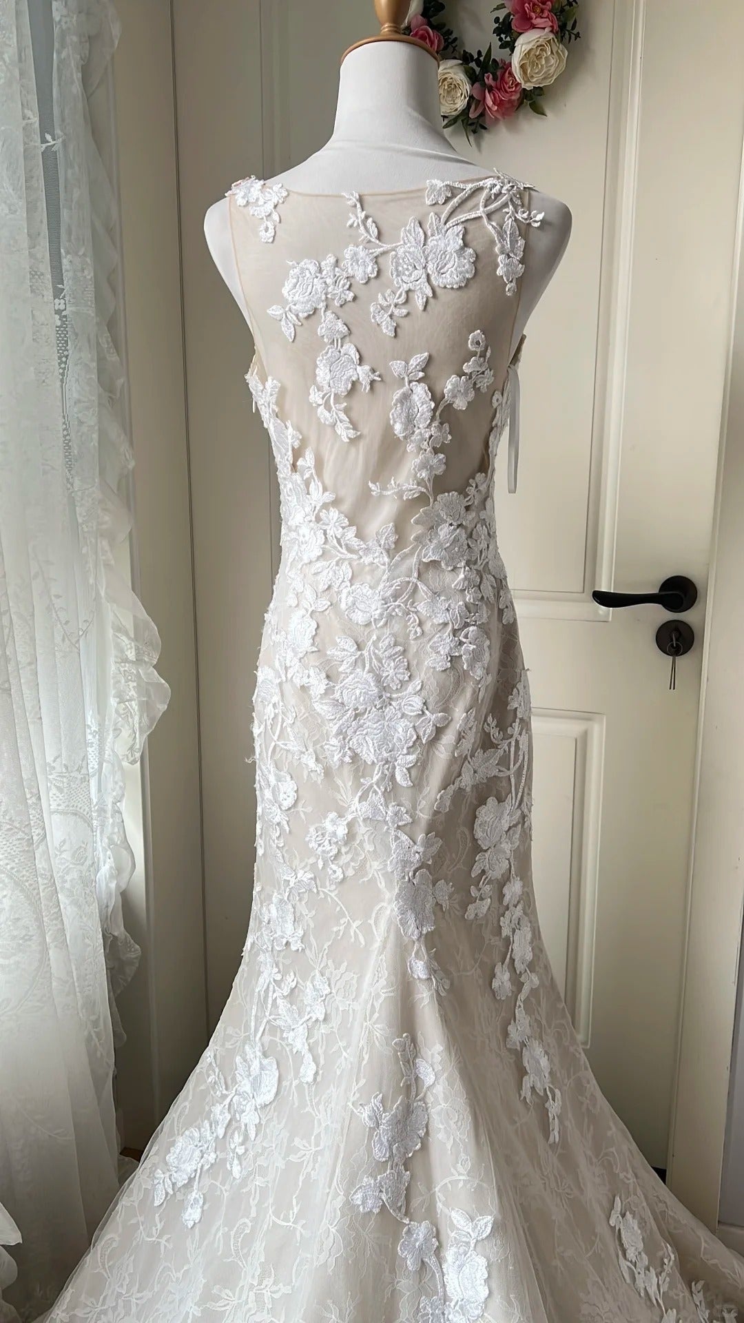 Elegant Retro Ivory Mermaid V-Neck Halter Lace Train Classy Prom Dress Wedding Dress