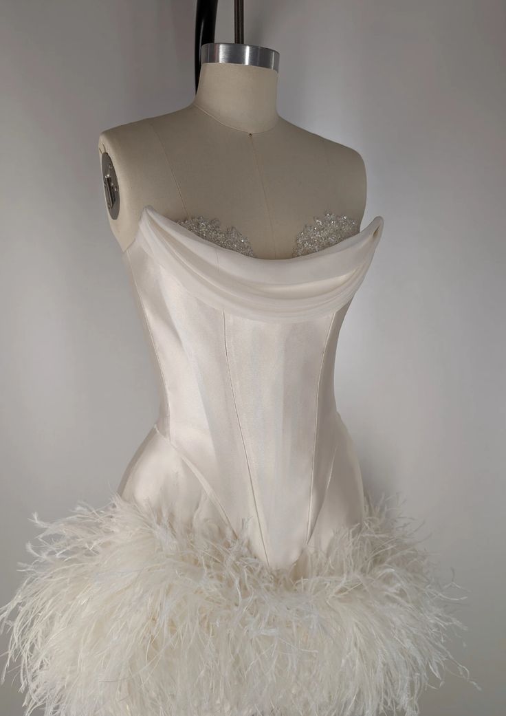 Elegant Satin Tube Top Feather Edge Bodycon 19Th Birthday Homecoming Dress Main image