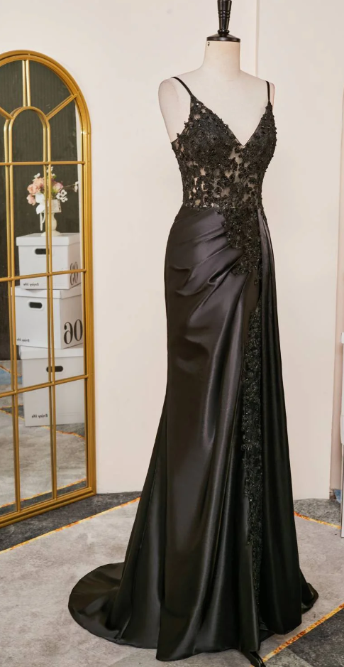 Elegant Black Spaghetti Straps Classy Evening Dress Satin Sheath Long Classy Prom Dress With Slits Secondary image